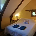 La Petite Maison Pont Blanchard, * Pléaux