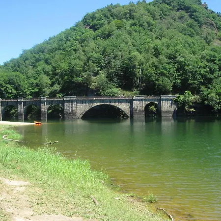La Petite Maison Pont Blanchard, Pléaux