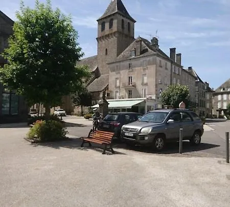 La Petite Maison Pont Blanchard, Pléaux