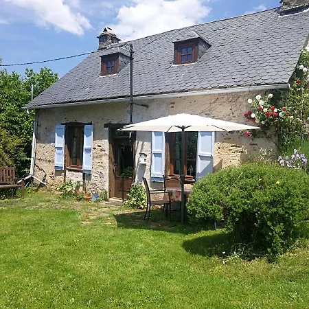 Hébergement de vacances La Petite Maison Pont Blanchard, Pléaux