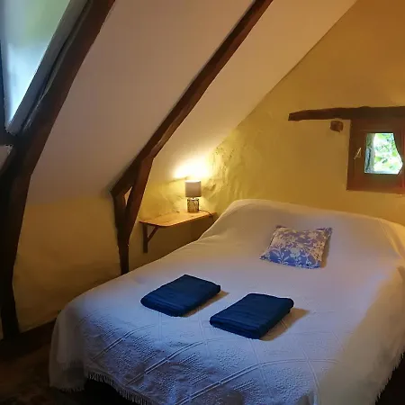 La Petite Maison Pont Blanchard, * Pléaux