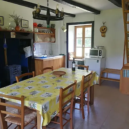 La Petite Maison Pont Blanchard, 펜션 *