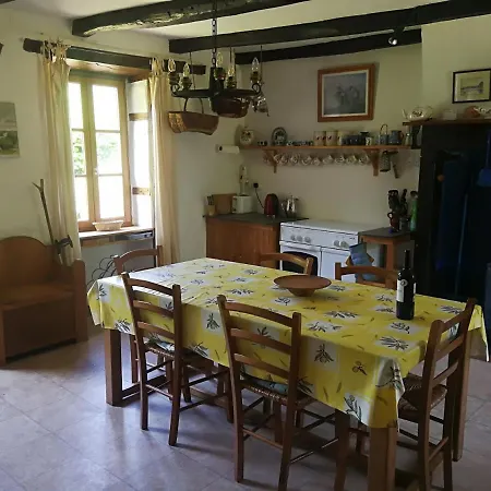 La Petite Maison Pont Blanchard, 度假居 Pléaux